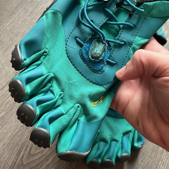 Vibram Size 42 Megagrip Five Finger Shoes - Picture 5 of 6